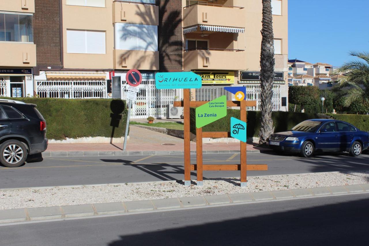 Bungalow With 2 Bedrooms And Roof Terrace In The Center Of La Zenia. Free Wifi. Orihuela Buitenkant foto